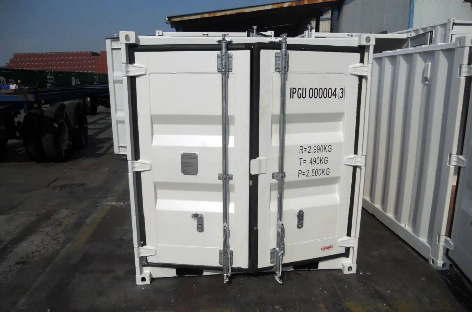 Shipping container for range of industrial use